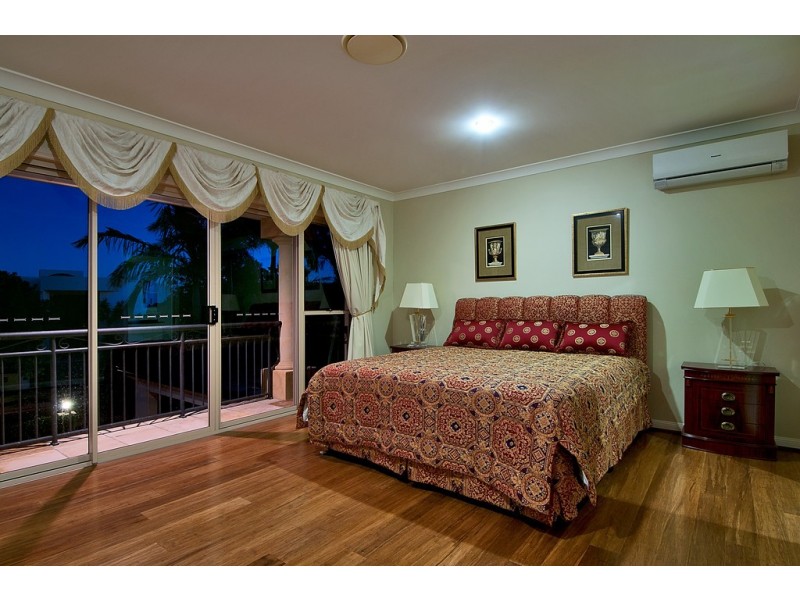 34 Istana View, Clear Island Waters QLD 4226