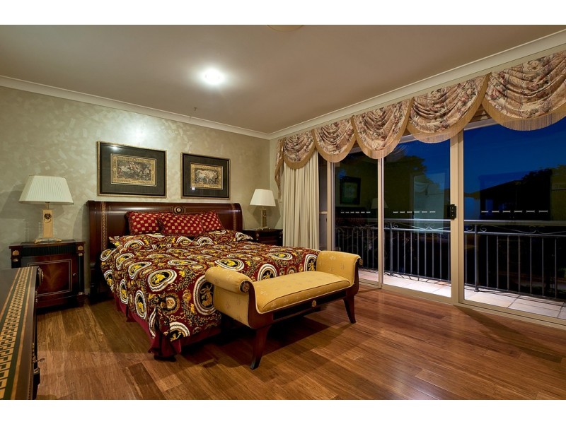 34 Istana View, Clear Island Waters QLD 4226