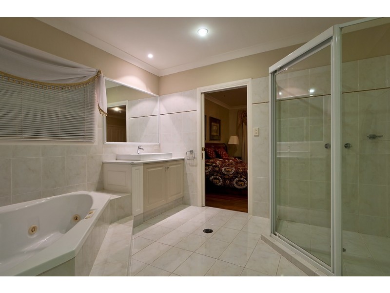 34 Istana View, Clear Island Waters QLD 4226