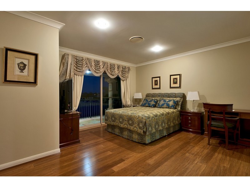 34 Istana View, Clear Island Waters QLD 4226