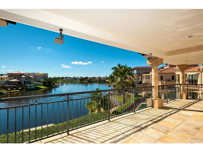 34 Istana View, Clear Island Waters QLD 4226