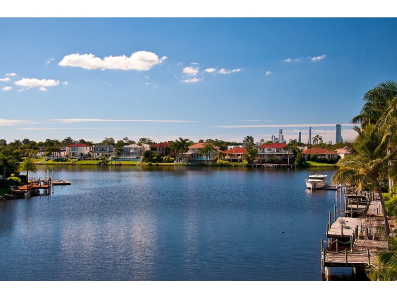 34 Istana View, Clear Island Waters QLD 4226