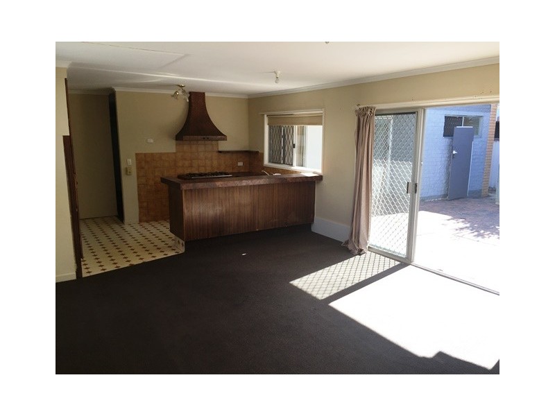 1/41 Darrambal Street, Chevron Island QLD 4217