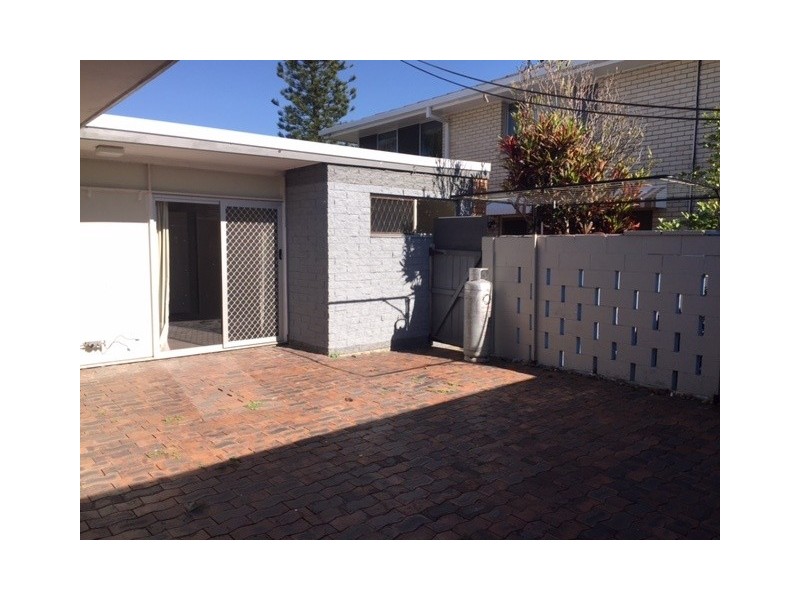 1/41 Darrambal Street, Chevron Island QLD 4217