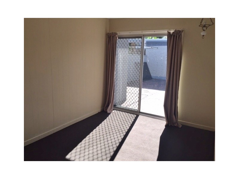 1/41 Darrambal Street, Chevron Island QLD 4217