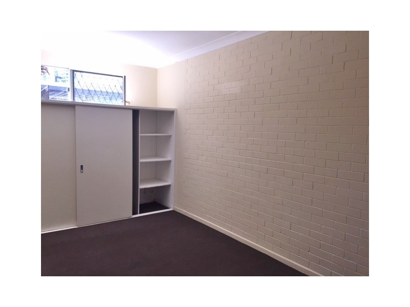 1/41 Darrambal Street, Chevron Island QLD 4217