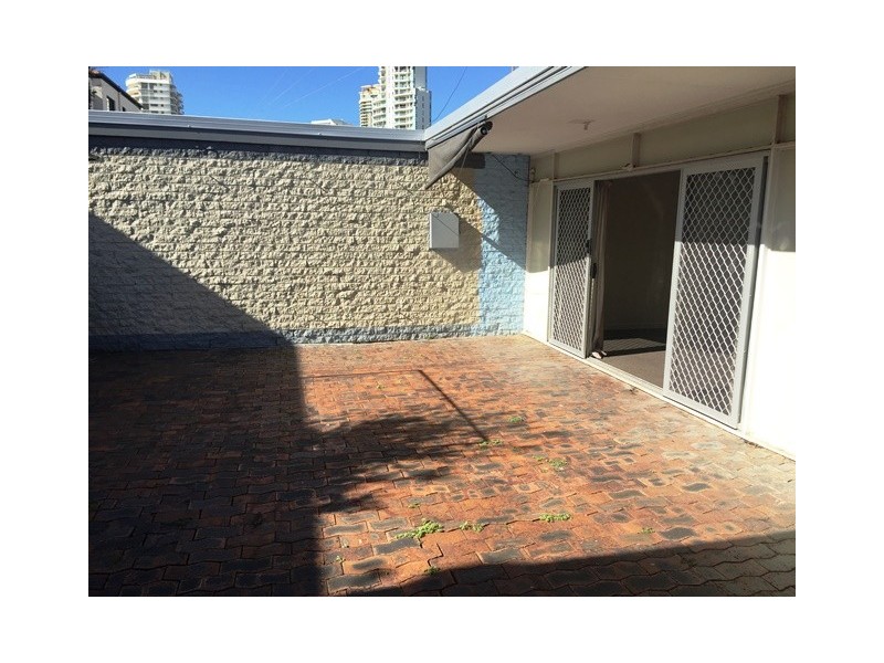 1/41 Darrambal Street, Chevron Island QLD 4217