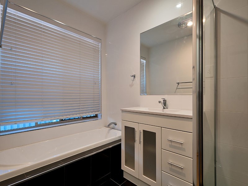 33 Hickey Way, Carrara QLD 4211