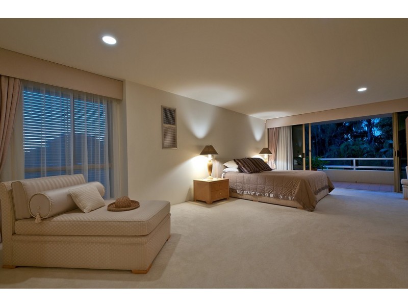 85 Santa Cruz Boulevard, Clear Island Waters QLD 4226