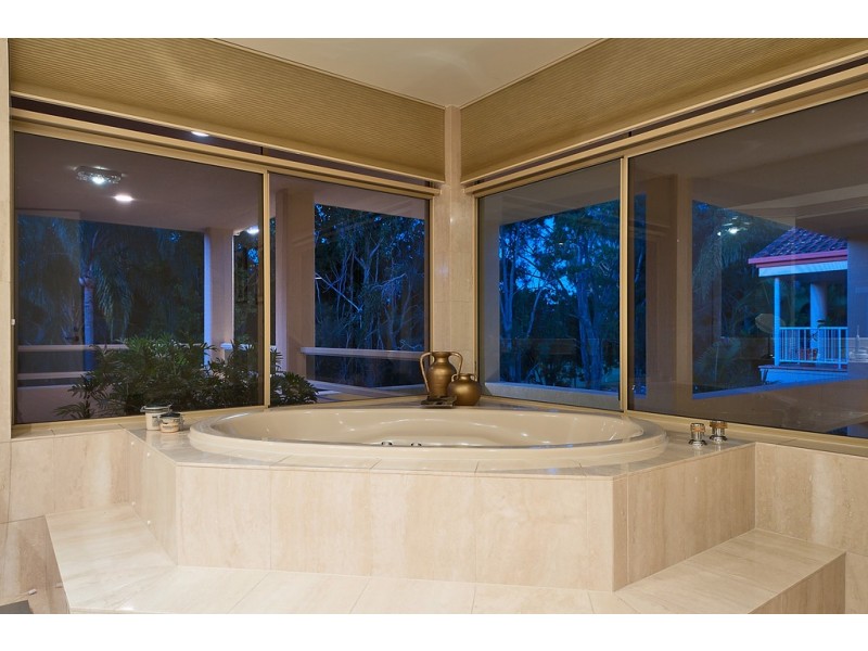 85 Santa Cruz Boulevard, Clear Island Waters QLD 4226