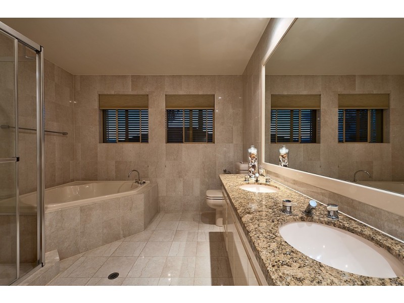 85 Santa Cruz Boulevard, Clear Island Waters QLD 4226