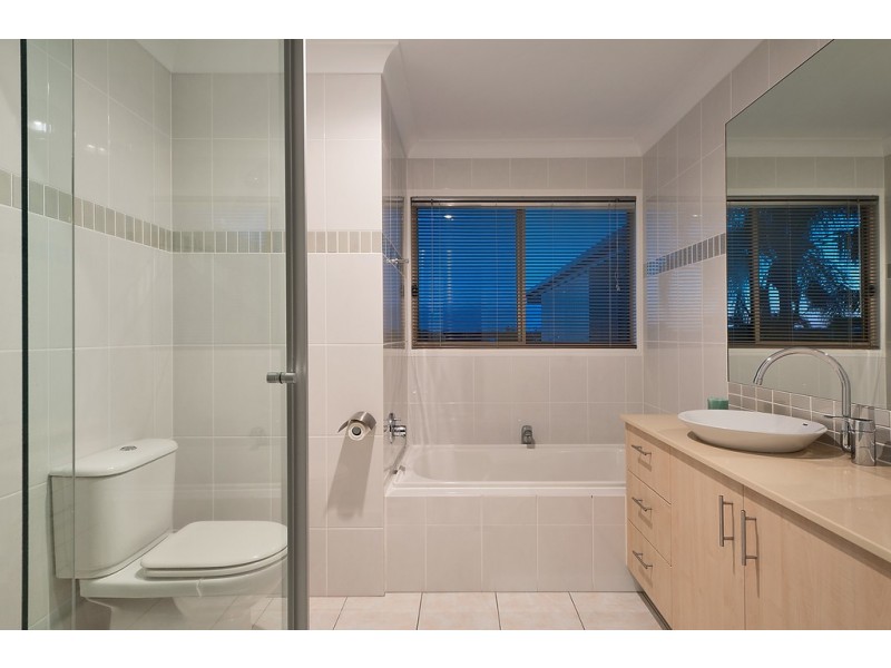 7 Clipper Boulevard, Clear Island Waters QLD 4226