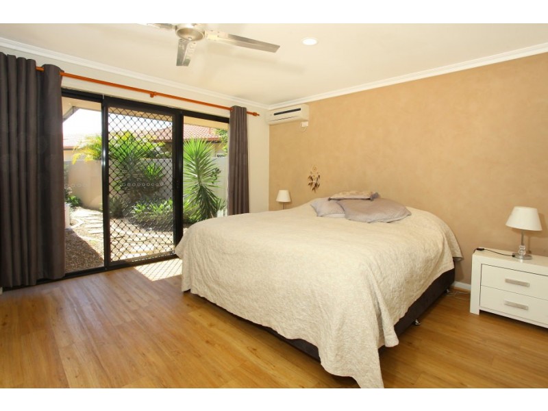 27 Santabelle Crescent, Clear Island Waters QLD 4226