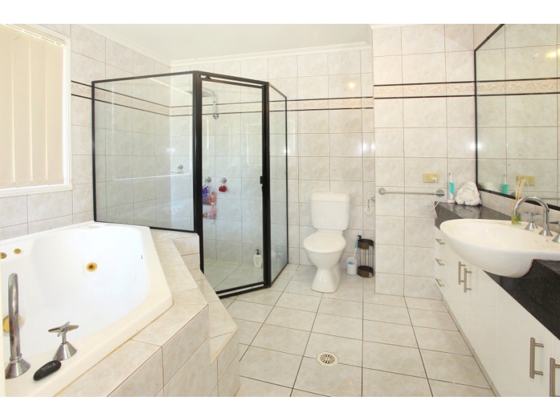 27 Santabelle Crescent, Clear Island Waters QLD 4226