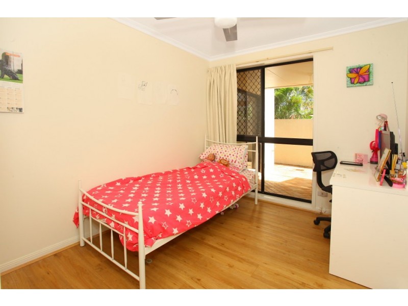 27 Santabelle Crescent, Clear Island Waters QLD 4226