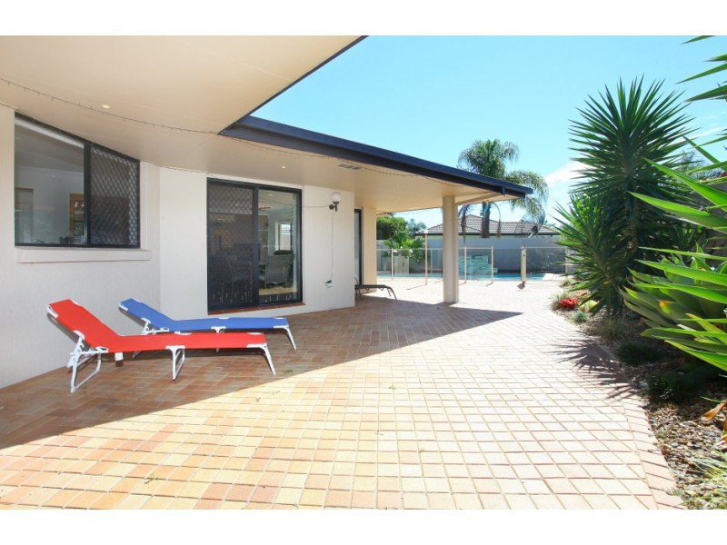 27 Santabelle Crescent, Clear Island Waters QLD 4226