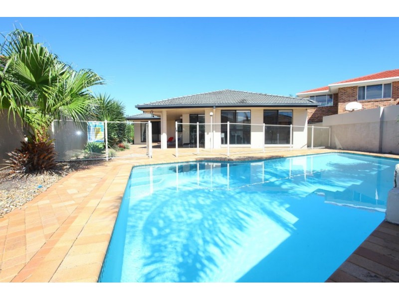 27 Santabelle Crescent, Clear Island Waters QLD 4226