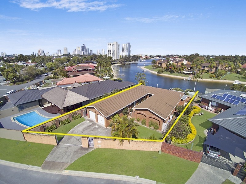 4 Plumosa Court, Mermaid Waters QLD 4218
