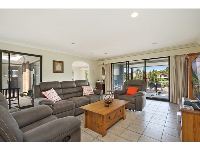 4 Plumosa Court, Mermaid Waters QLD 4218