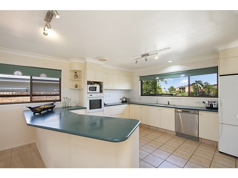 4 Plumosa Court, Mermaid Waters QLD 4218
