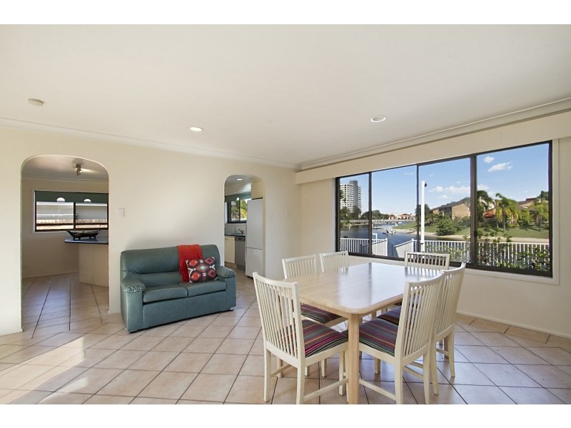 4 Plumosa Court, Mermaid Waters QLD 4218