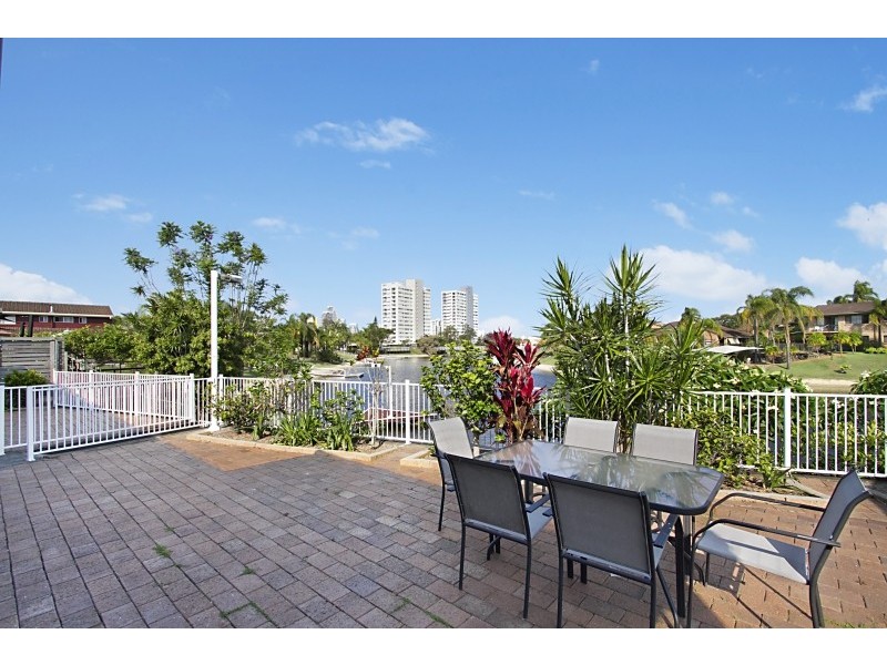 4 Plumosa Court, Mermaid Waters QLD 4218