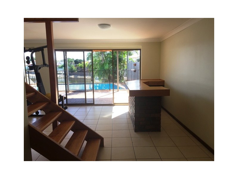 1 Alma Street, Broadbeach Waters QLD 4218