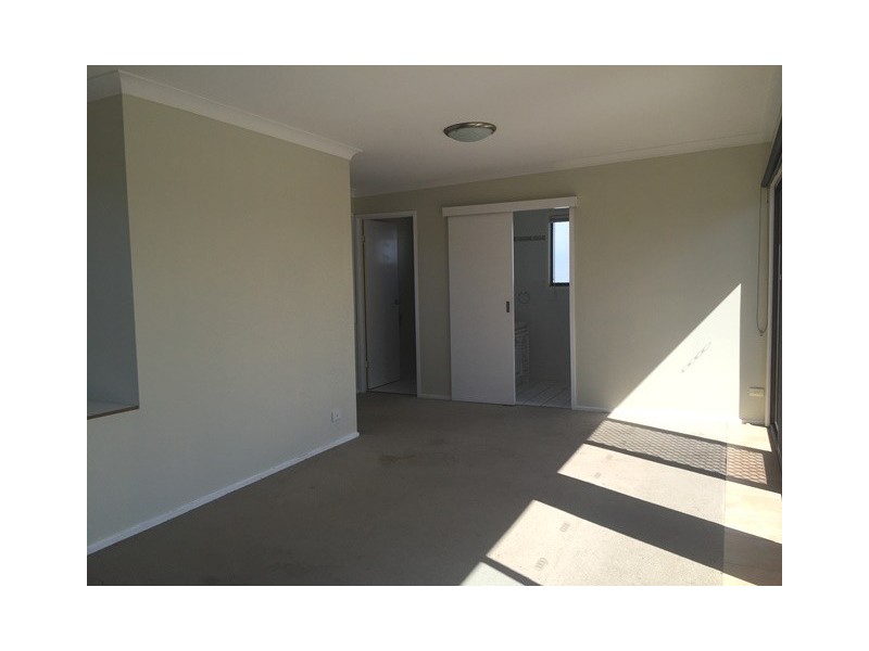 1 Alma Street, Broadbeach Waters QLD 4218
