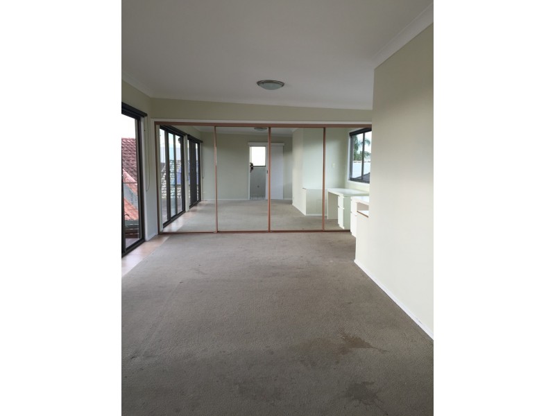 1 Alma Street, Broadbeach Waters QLD 4218