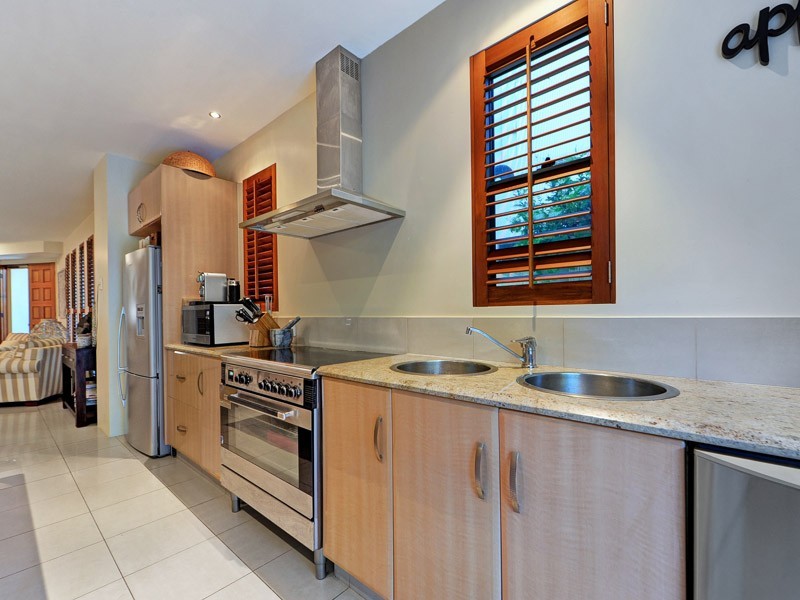 1/35 Anembo Street, Chevron Island QLD 4217