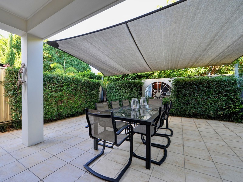 1/35 Anembo Street, Chevron Island QLD 4217