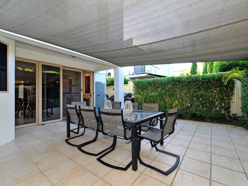 1/35 Anembo Street, Chevron Island QLD 4217