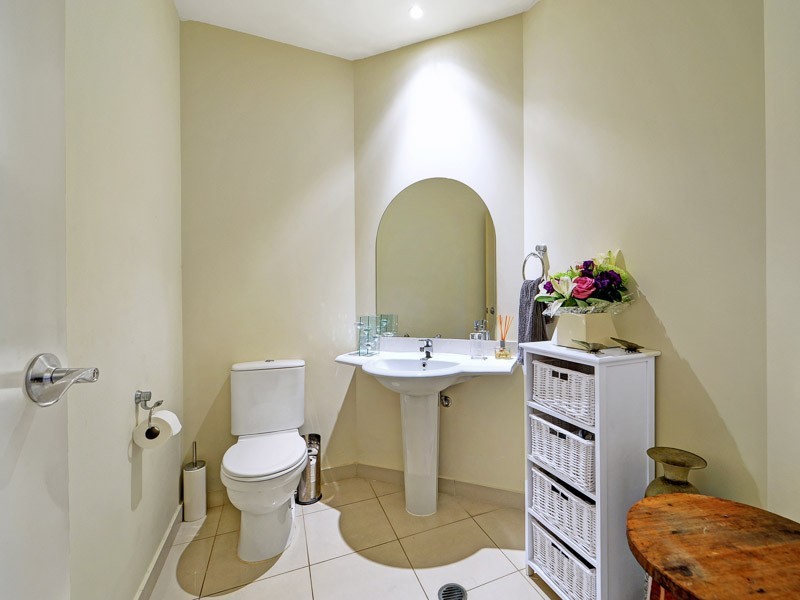 1/35 Anembo Street, Chevron Island QLD 4217