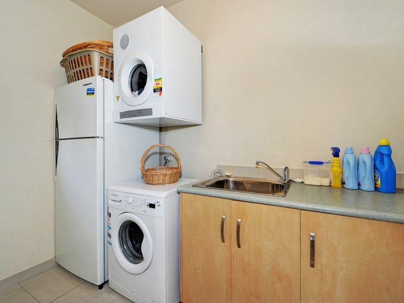 1/35 Anembo Street, Chevron Island QLD 4217