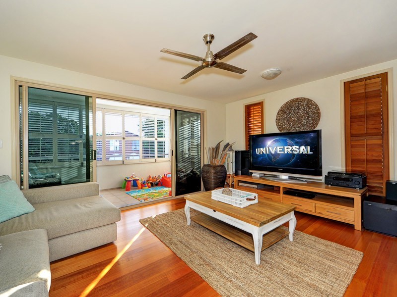 1/35 Anembo Street, Chevron Island QLD 4217