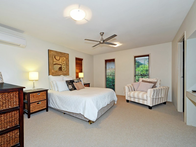 1/35 Anembo Street, Chevron Island QLD 4217