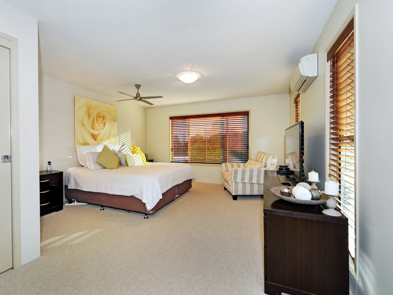 1/35 Anembo Street, Chevron Island QLD 4217