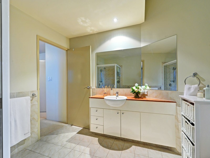 1/35 Anembo Street, Chevron Island QLD 4217