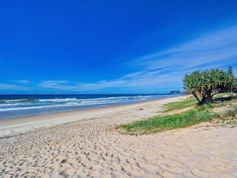 15/2 Nagel Avenue, Miami QLD 4220