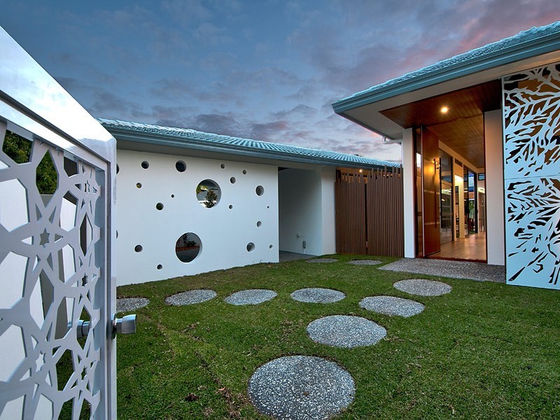 9 La Scala Court, Isle Of Capri QLD 4217