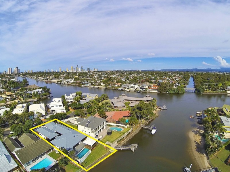 9 La Scala Court, Isle Of Capri QLD 4217