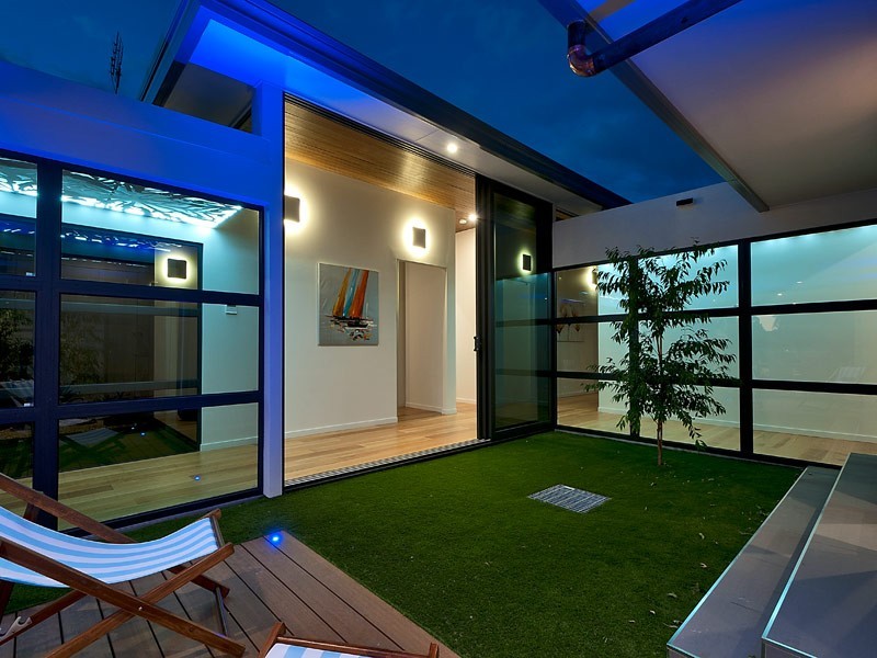 9 La Scala Court, Isle Of Capri QLD 4217