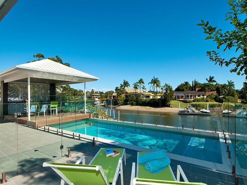 9 La Scala Court, Isle Of Capri QLD 4217