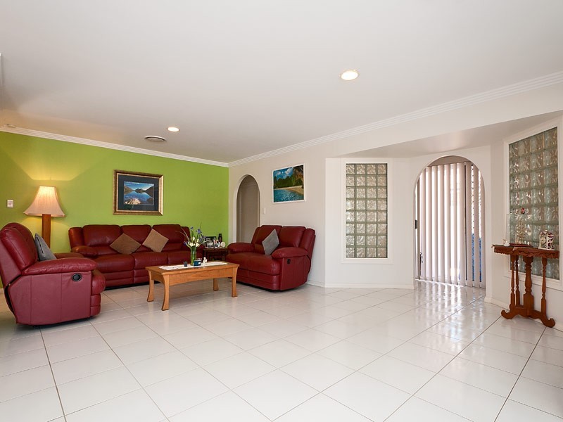 47 Pintail Crescent, Burleigh Waters QLD 4220