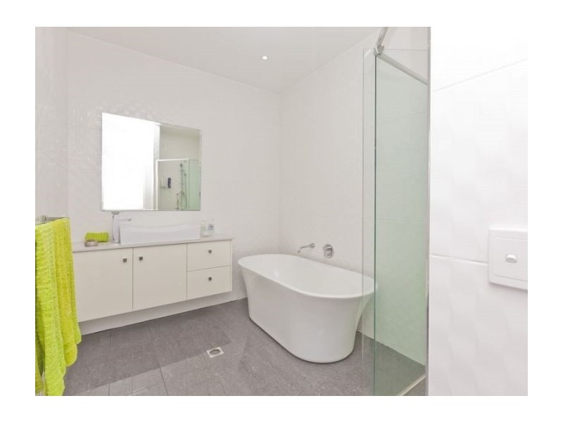 16B Darel Drive, Ashmore QLD 4214