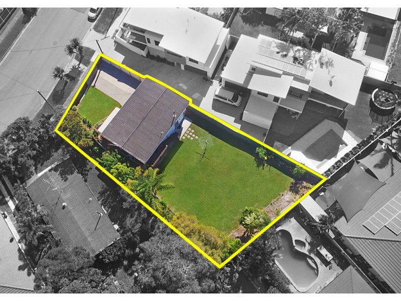 18 Kallay Street, Miami QLD 4220