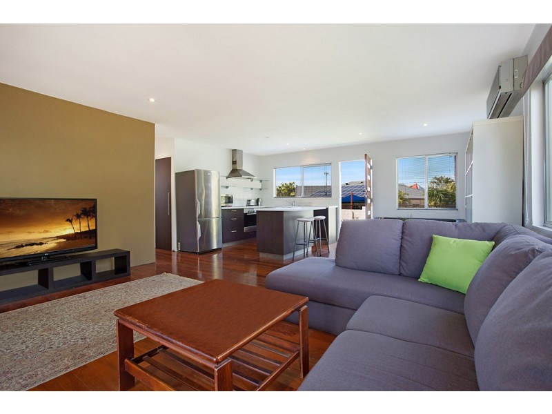 18 Kallay Street, Miami QLD 4220