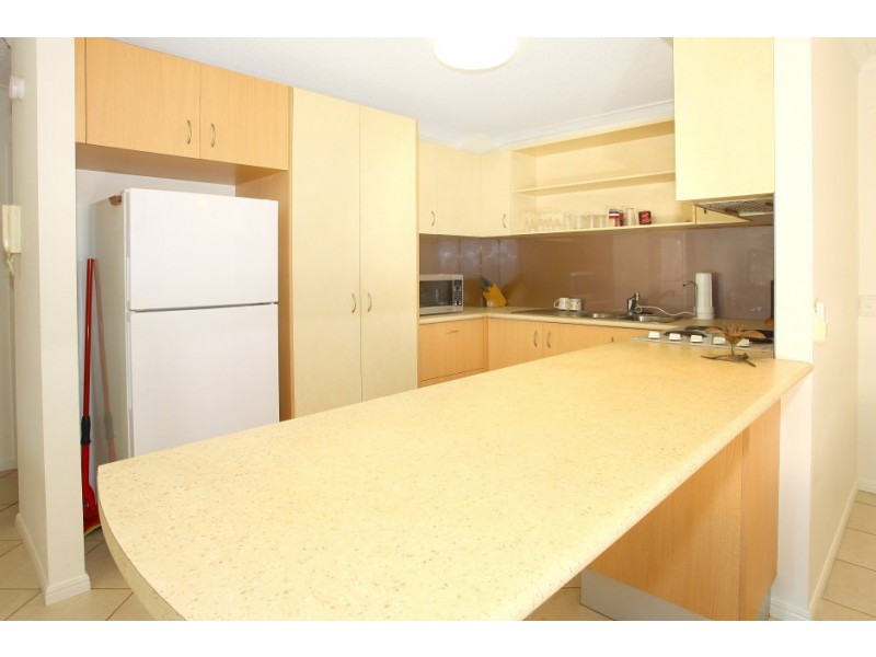 2/30 Chelsea Avenue, Broadbeach QLD 4218