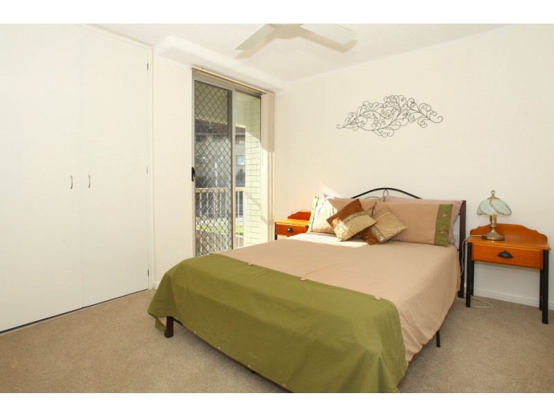 2/30 Chelsea Avenue, Broadbeach QLD 4218