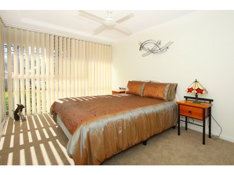 2/30 Chelsea Avenue, Broadbeach QLD 4218